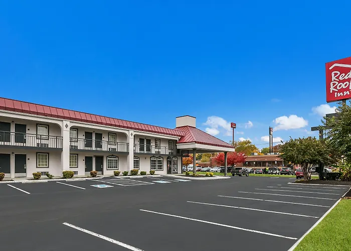 Motel: Red Roof Inn Knoxville North - Merchants Drive
